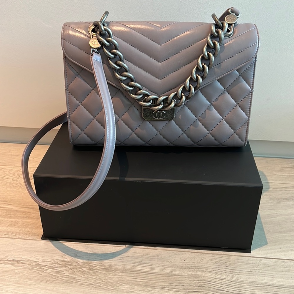 Like new authentic Chanel shoulder bag